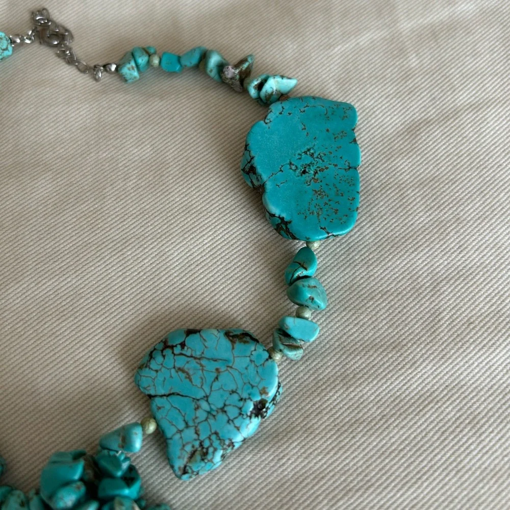 Turquoise chunky stone necklace 😎 - Picture 3 of 4